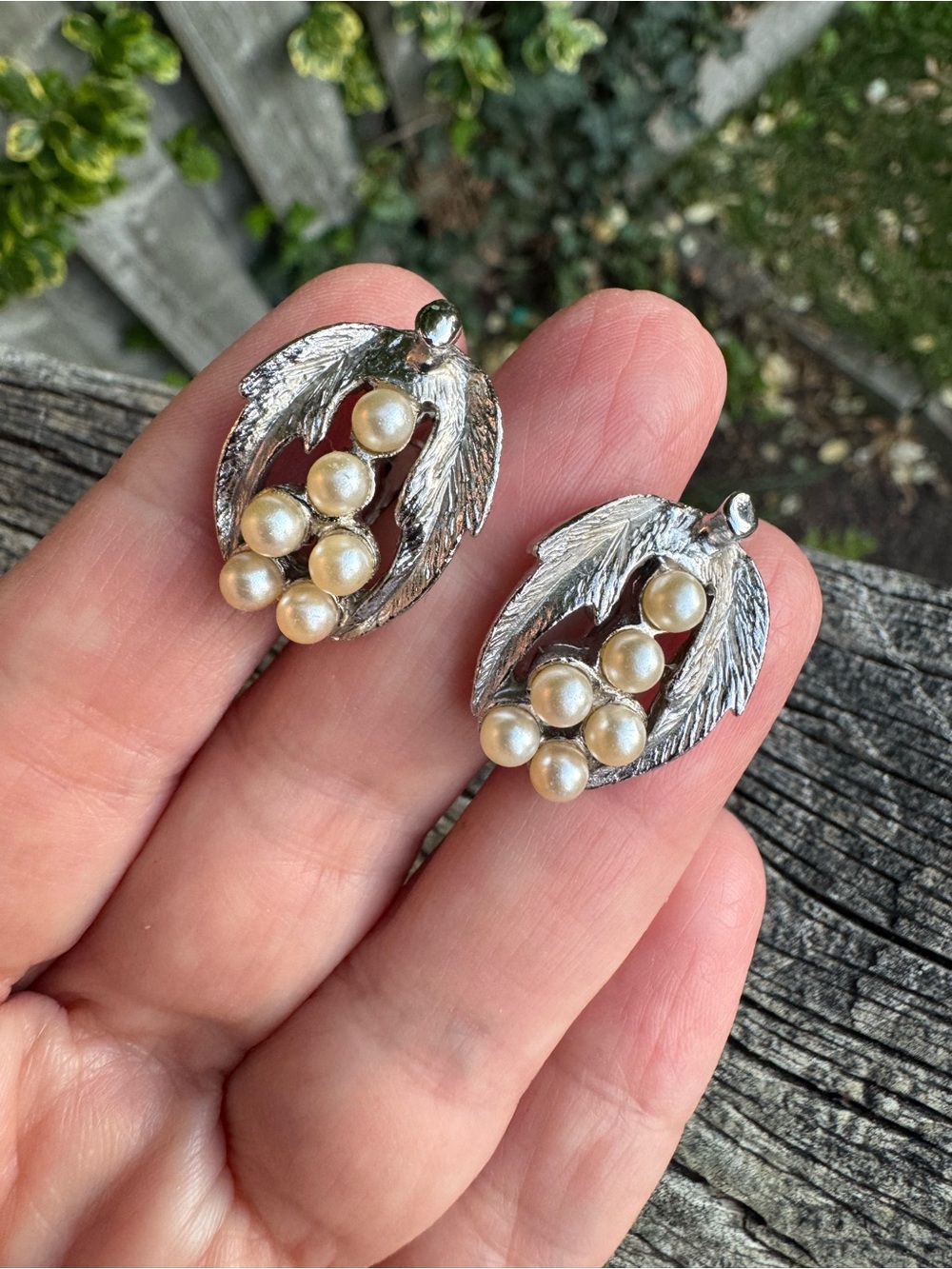 Vintage Silver Tone Leaf Clip-On Earrings with Cream Pearls